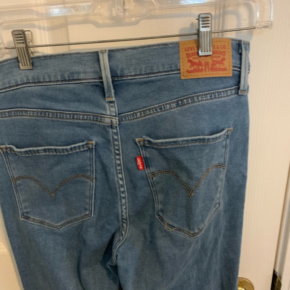 720 high rise super skinny Levi’s - Picture 3 of 4